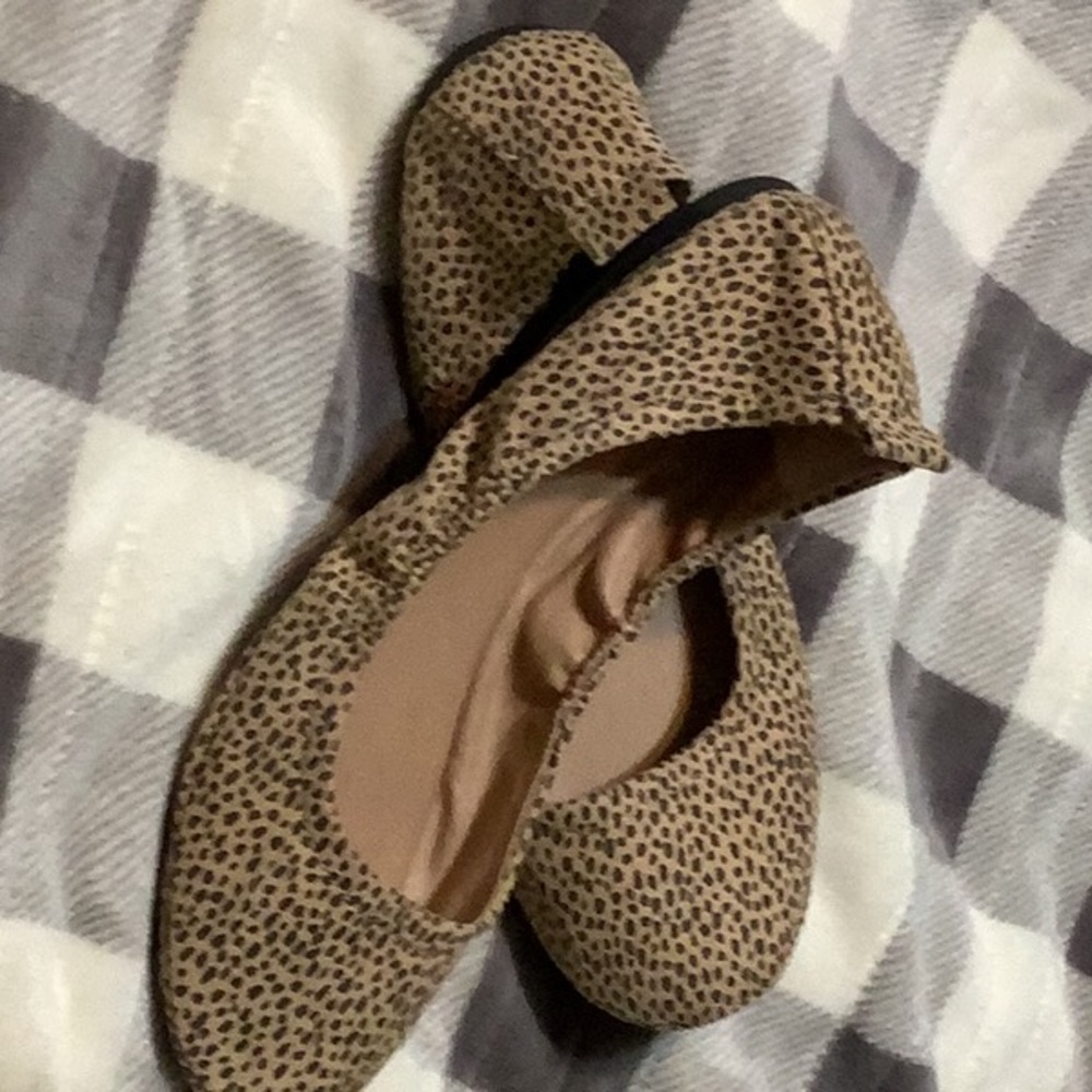 Leopard slip on flats
New never worn, very comfortable.